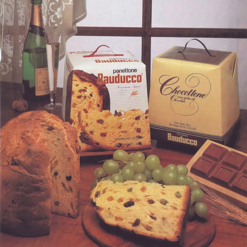 Anúncio de época com as embalagens do Panettone Bauducco e do Chocottone com gotas de chocolate. Fonte: Imagens divulgação.